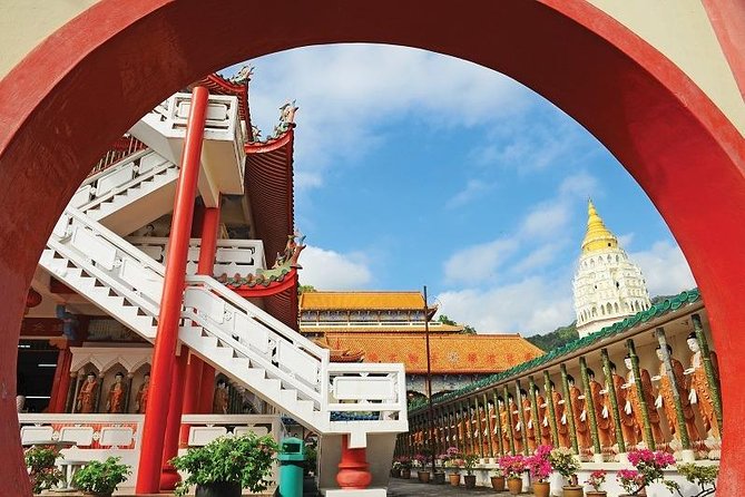 3-Night Cameron Highlands and Penang Tour from Kuala Lumpur - Strawberry Park Resort: A Mountain Base With Balcony Views