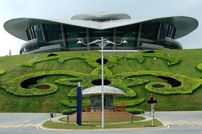 Batu Caves & Putrajaya Highlights: Landmarks & Botanical Garden - Kuala Lumpur to Putrajaya: a fast change of pace