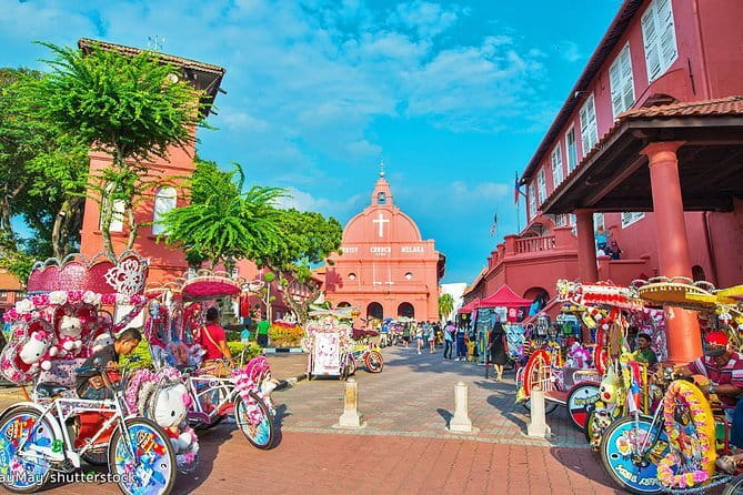 Batu Caves & Putrajaya Highlights: Landmarks & Botanical Garden - Putra Mosque and Perdana Putra: rose-colored granite and the PM office