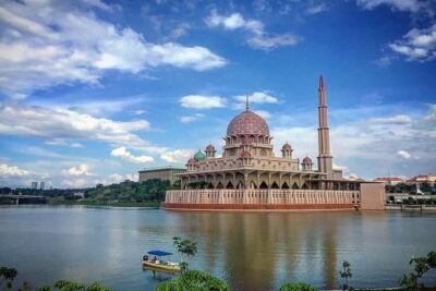 Batu Caves & Putrajaya Highlights: Landmarks & Botanical Garden - Putrajaya by car: seeing a planned city without the hassle