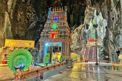 Batu Caves Twilight and Little India Evening Tour - Stop 1: Batu Caves main temples and the Rainbow Steps climb