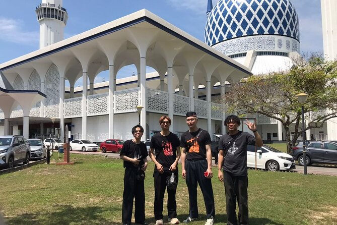 Blue Mosque And Batu Caves Private Tour from Kuala Lumpur - Sultan Salahuddin Abdul Aziz Shah Mosque: what to see in 45 minutes