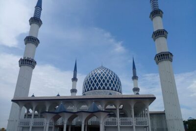 Blue Mosque And Batu Caves Private Tour from Kuala Lumpur - Price and value: $27 feels fair when admissions are free