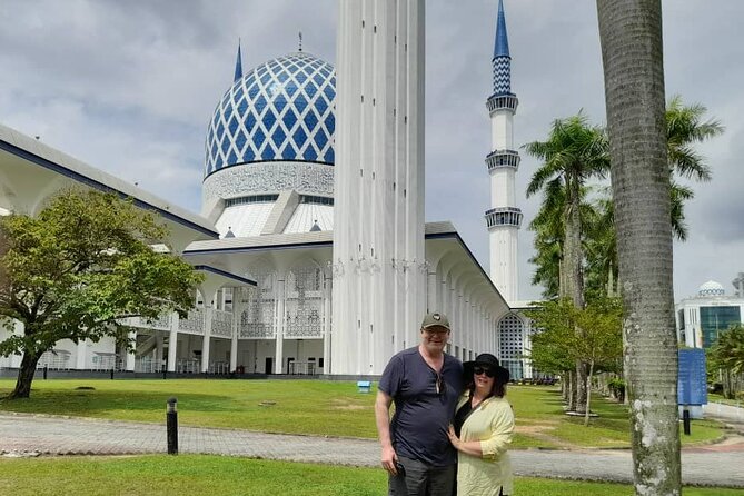 Blue Mosque And Batu Caves Private Tour from Kuala Lumpur - Monkeys, crowds, and your phone camera: practical tips that help