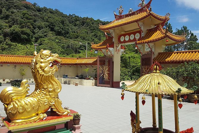 Cameron Highlands Full-Day Nature Tour - Sam Poh Temple: peaceful hilltop views and a simple etiquette note