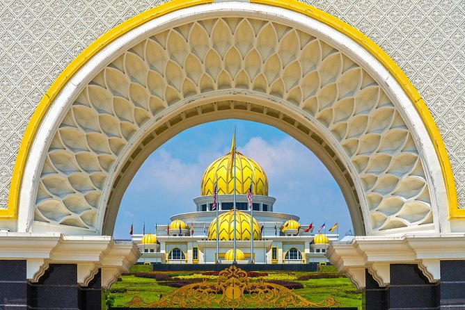 Day Trip frm Port Klang: Kuala Lumpur Famous Landmarks with Lunch - Batu Caves: Limestone Caves and a Hindu Shrine Stop