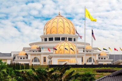 Day Trip frm Port Klang: Kuala Lumpur Famous Landmarks with Lunch - Istana Negara and the National Monument: Power and Memory in Plain Sight
