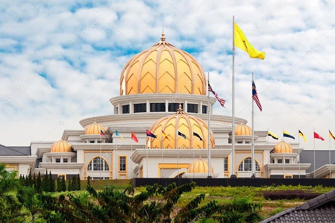 Day Trip frm Port Klang: Kuala Lumpur Famous Landmarks with Lunch - Istana Negara and the National Monument: Power and Memory in Plain Sight