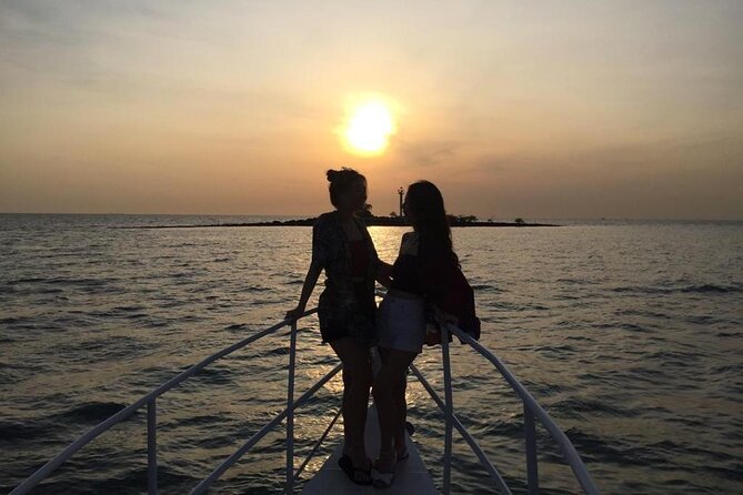 Dickson Dragon Amazing Sunset Cruise - The heart of it: welcome drink, karaoke, and the salt-water jacuzzi