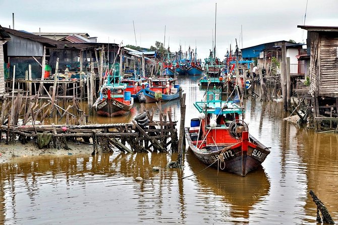 Fireflies Cruise with Batu Cave Visit and Seafood Dinner - Kuala Selangor Fisherman Town and Seafood Dinner by the River