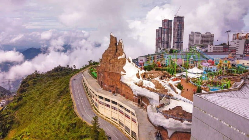 From Kuala Lumpur: Genting Highlands Day Tour & Gondola Ride - From your KL hotel to Batu Caves: the day’s pace