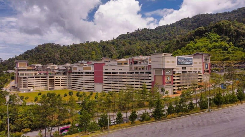 From Kuala Lumpur: Genting Highlands Day Tour & Gondola Ride - Gondola ride tips: how to get the best views