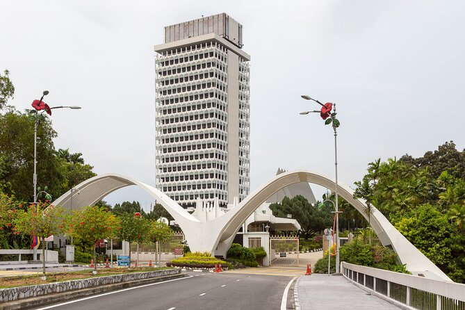 Full Day Kuala Lumpur City Tour with Petronas Twin Tower Tickets - Sultan Abdul Samad area: Textile Museum, River of Life, and mosque time