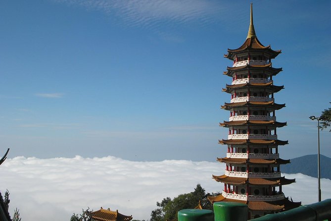 Genting Highlands & Batu Caves Day Tour + Chin Swee Temple - Awana SkyWay cable car: the ride over rainforest and the quick midway stop