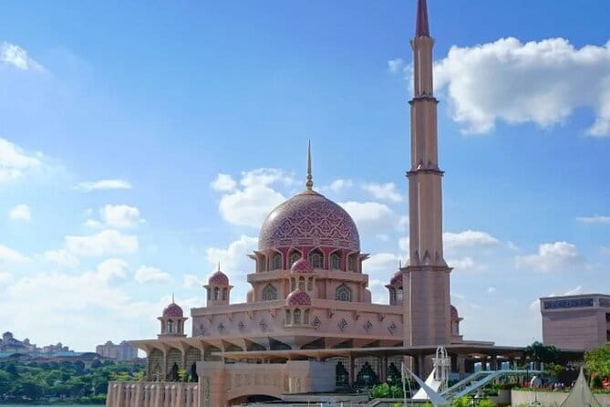Genting Highlands & Batu Caves Include Cable Car Tickets - Awana Skyway to SkyAvenue: the cable ride plan plus Chin Swee Station