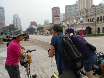 Hidden Kuala Lumpur: 4-Hour Bike Tour - Petaling Street and Sultan Abdul Samad: the public face first