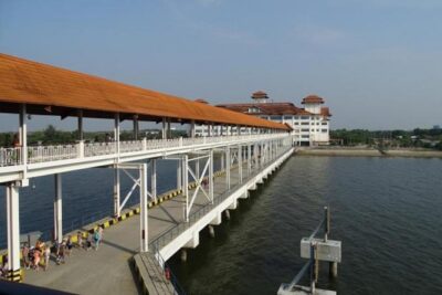 KL Cruise Excursions from Port Klang for KL City Tour - The KL Drive Circuit: Petronas, the Mosque, and Independence Square