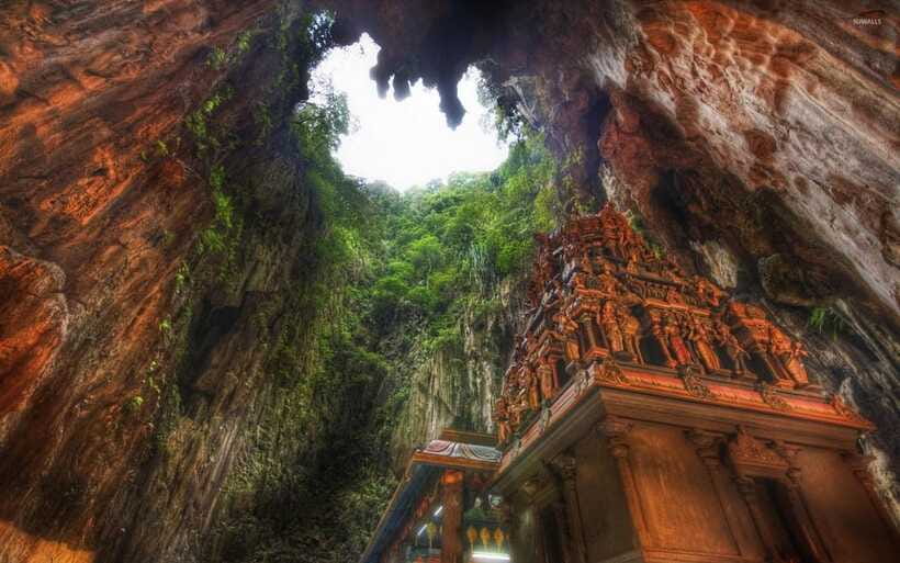 Kuala Lumpur Adventure:Kanching Falls, Ramayana & Batu Caves - Batu Caves and Lord Murugan: steps, timing, and temple etiquette