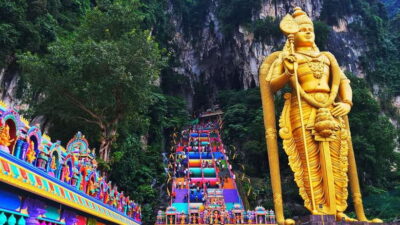 Kuala Lumpur: Batu Caves & Historic Buildings Tour - Batu Caves: climbing to Lord Murugan, then seeing Cathedral Cave