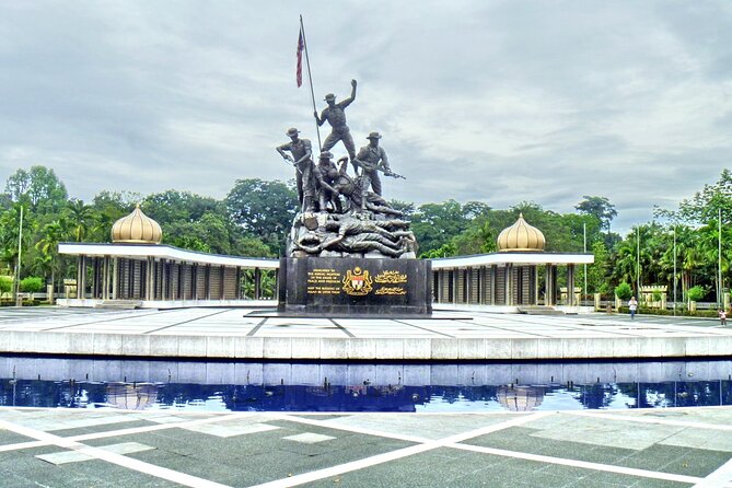 Kuala Lumpur City & Batu Caves Temple Private Tour - Merdeka Square to the National Monument: independence and WWII memory