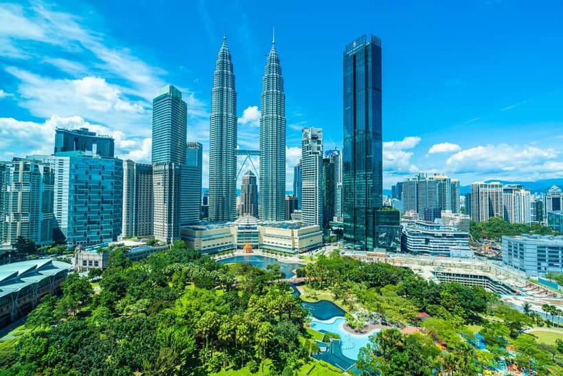 Kuala Lumpur: City Highlights, Batu Caves, and Malacca Tour - Batu Caves: The Rainbow Steps and Lord Murugan Moment