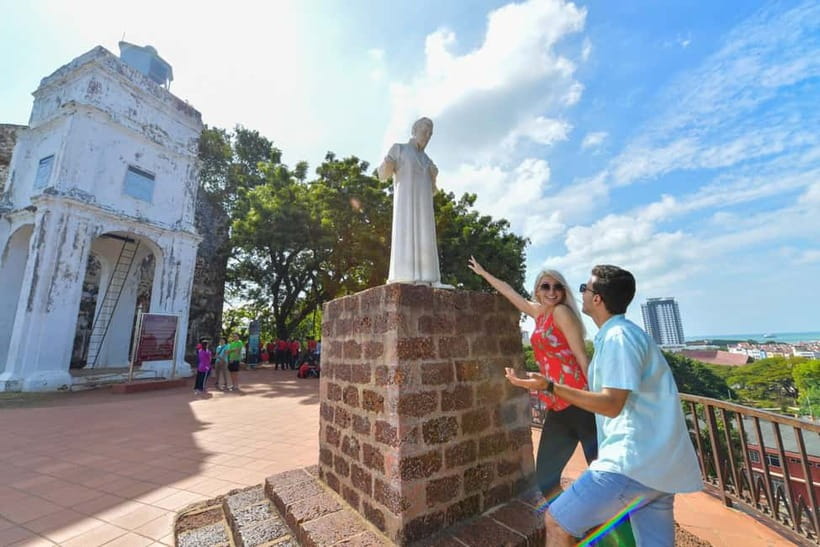 Kuala Lumpur: City Highlights, Batu Caves, and Malacca Tour - KL Icons and Mosque Photo Stops: What You’ll See (and What You Skip)