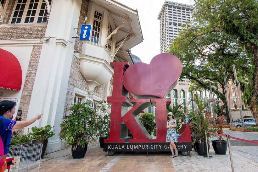 Kuala Lumpur: City Tour & Batu Caves Combo - Independence Square: colonial buildings, 1957 pride, and quick photo missions