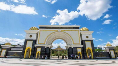 Kuala Lumpur: City Tour, KL Tower Ticket & Putrajaya w/ Boat - KL walking stops: Petronas, Sultan Abdul Samad, and Merdeka Square