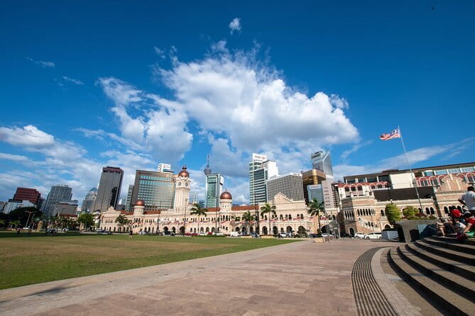 Kuala Lumpur City Tour with 21 Attraction (Private) - National Monument, ASEAN Sculpture Garden, and Masjid Negara