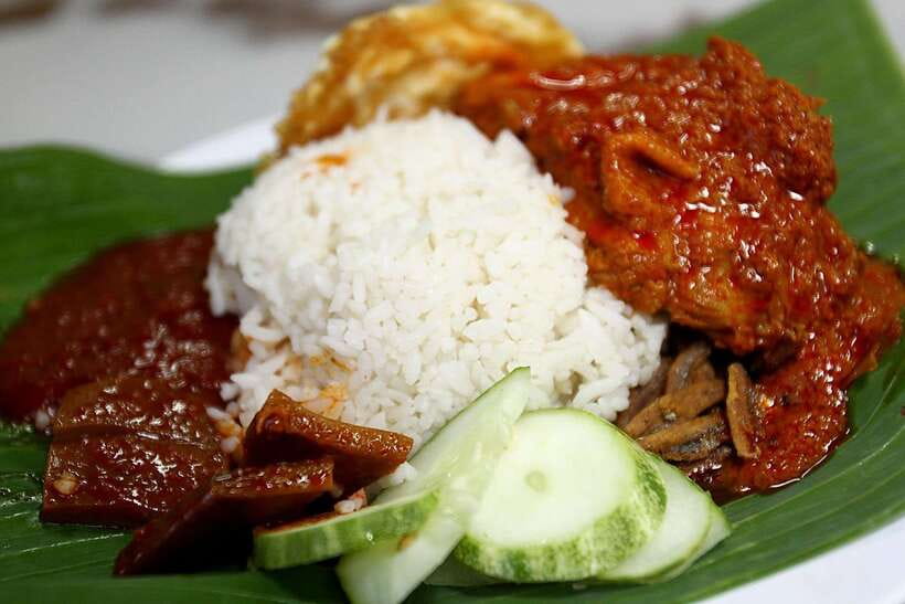 Kuala Lumpur: Half Day Local Food Walking Tour - Wet Market Tastings: Halal Malay Food With Real Local Energy