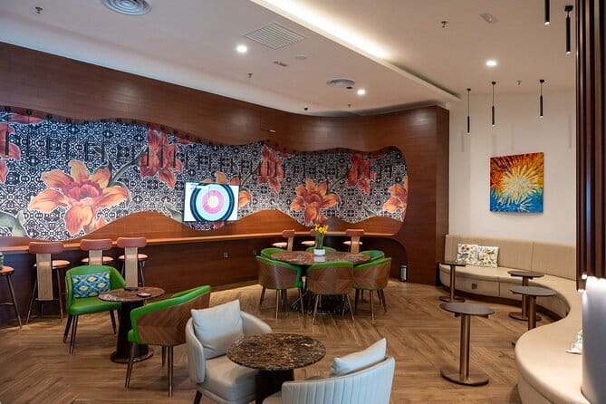 Kuala Lumpur International Airport (KUL) T1 /T2 VIP Lounge Access - Inside the lounge: Wi‑Fi, buffet rhythm, and food that fits