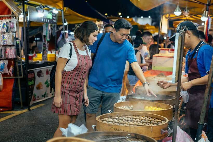 Kuala Lumpur: Local Street Food Night Tour - Meeting at LOT 10: What Starts the Tour Off Right