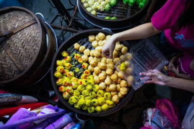 Kuala Lumpur: Local Street Food Night Tour - Hutong Food Court (Jalan Bukit Bintang): Siew Bao and Chicken Curry Puff