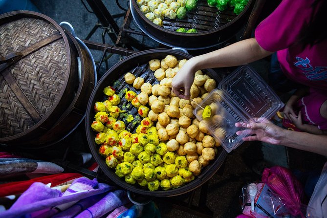 Kuala Lumpur Local Street Food Private Walking Tour by Night - Stop on Jalan Alor: Dim Sum Choices and Lok Lok Satay