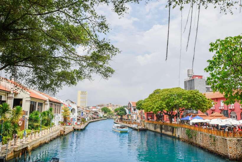 Kuala Lumpur: Private Malacca Night Tour w/Cruise & Trishaw - How a Malacca night tour beats a day-only visit