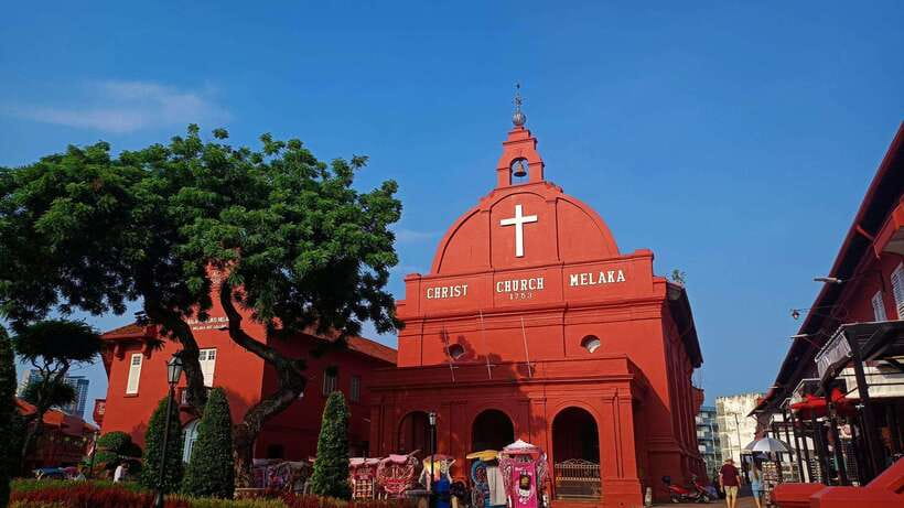 Kuala Lumpur: Private Malacca Night Tour w/Cruise & Trishaw - Melaka River cruise: the illuminated finale that ties it together