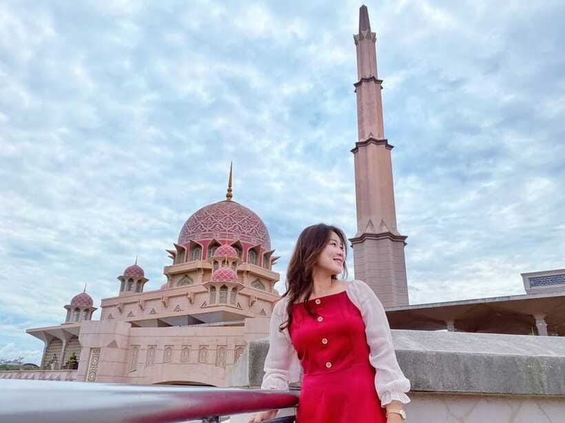 Kuala Lumpur: Putrajaya Tour Half Day Tour [Shared/Private] - Putra Bridge photo stop: how to get the best angles