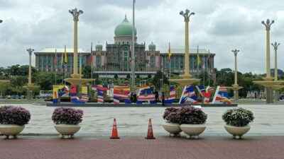 Kuala Lumpur: Putrajaya Tour with Hotel Pickup - Kuala Lumpur pickup and the ride out to Putrajaya