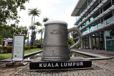 Malaysia's Countryside & Batu Caves Tour - Stop 1: Batu Caves limestone caves, Hindu shrines, and giant statues