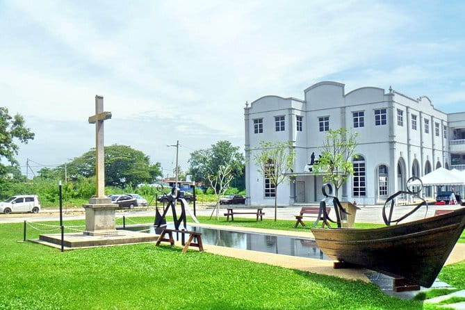 Melaka Full-Day Trip From Kuala Lumpur - Christ Church and Red Square: Colonial-Era Architecture in Plain Sight