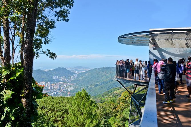 Penang Full Day Tour with Penang Hill, Kek Lok Si & Fruit Farm - The Royal Selangor-style pewter craft moment