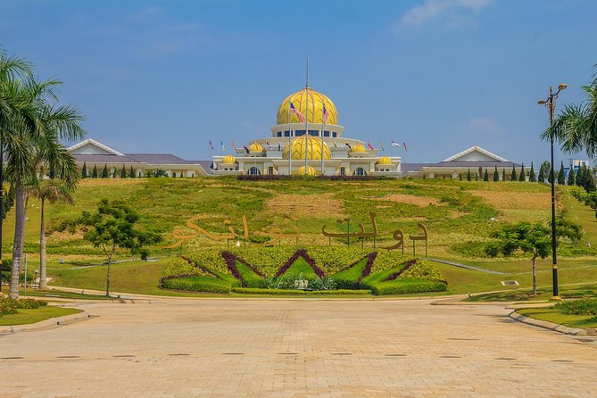 Private Day Kuala Lumpur Photographic Tour With Petronas Twin Tower & Batu Caves - National Mosque (Masjid Negara): architecture learning with short, focused time