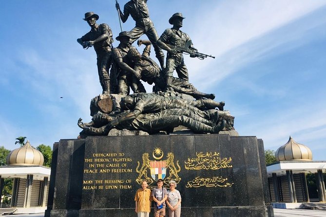 Private Full Day Kuala Lumpur City Tour with the Batu Caves - The National Mosque and old railway stop: religion and everyday KL