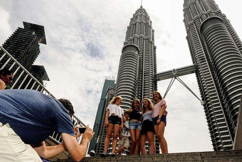 Private KL City Tour with Petronas Twin Towers & Batu Caves - How the day flows: private pickup, then big sights in smart order