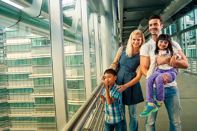 Private Kuala Lumpur City Tour With Petronas Tower & Local Dinner - Wow KL Theatre dinner and cultural show: what you’re signing up for