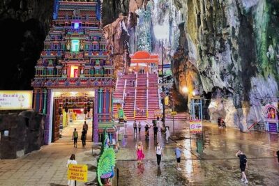 Private Tour: 2 in 1 Kuala Lumpur & Malacca Historical Day Tour - Thean Hou Temple: a calm start before the city zooms by