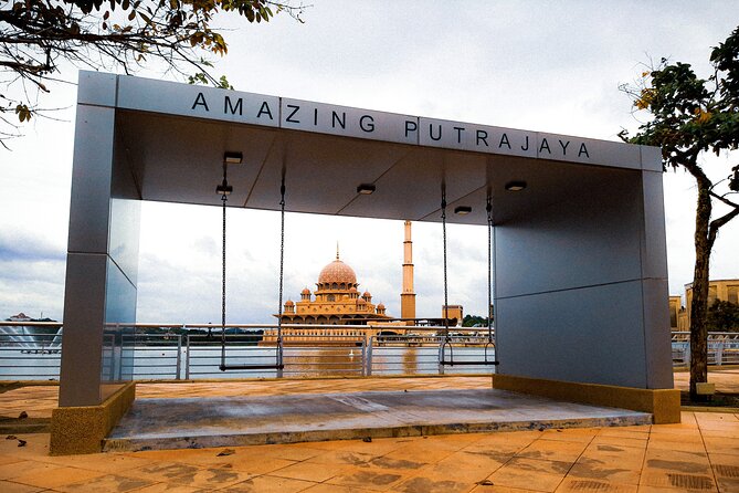 Putrajaya City Tour From Kuala Lumpur - Putra Mosque: The Principal Mosque Stop That Changes the Mood