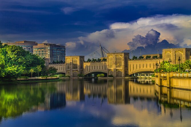 Putrajaya City Tour From Kuala Lumpur - Millennium Monument: A Walkway That Tells a Story