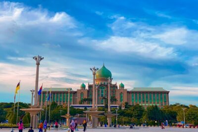 Putrajaya Half Day Tour with Pink Mosque & River Cruise(SIC) - Pickup, Group Size, and Why It Affects Your Experience