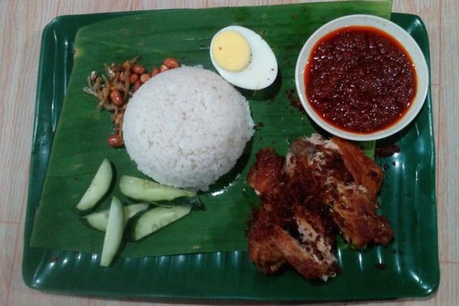 Yummy Yummy Street Food Tasting + Night City Tour(Private Guided) - The night route: 6:00 pm meet-up to photo stops around KL